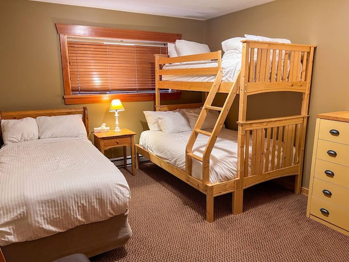 1 Twin Bed & Double / Twin Bunk l Sleeps 3 Adults l Lower Floor