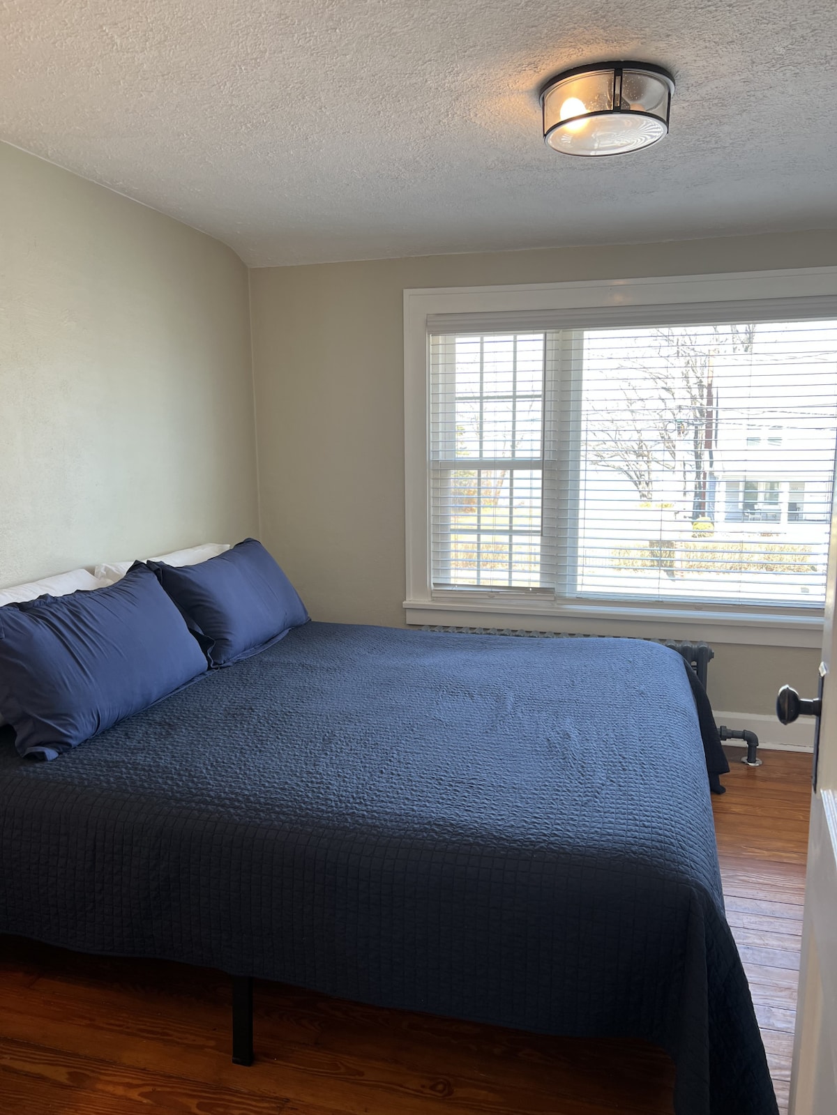 غرفة نوم واحدة - كينج