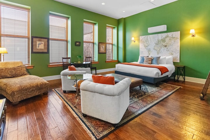 Luxury Condo | Sauna & Gym | Heirloom Vacations - Condominiums for