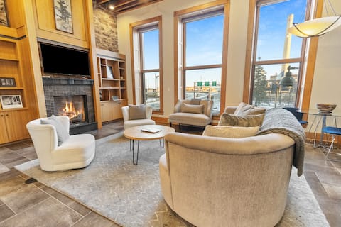 Lux 5,500 sqft Condo with Private Sauna