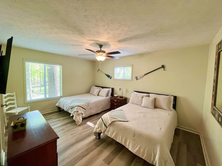 Chumba cha 1 cha kulala - Chumba cha kulala chenye starehe chenye vitanda 2 vya watu wawili.