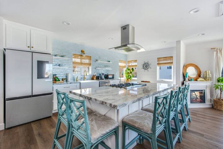 2 Units – 2 Blocks2Beach – Ocean Views – PoolTable gallery image 4