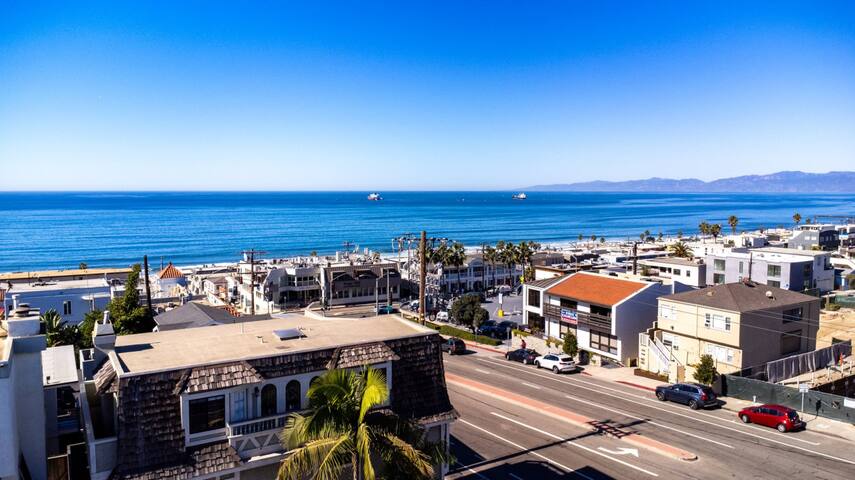 Luxury Ocean View Condo Steps To The Sand | VIEWS gallery image 5