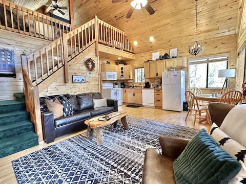 Juniper Grove - Private Spa & Gas Fireplace!