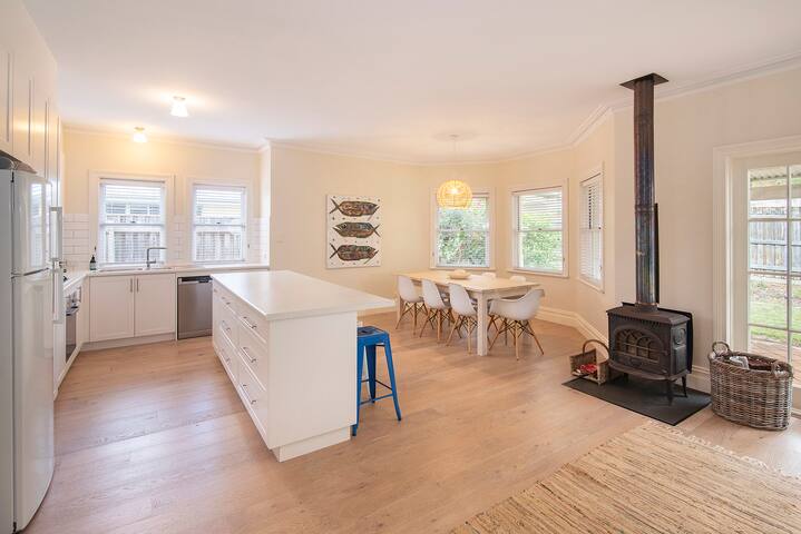 Stylish James St Retreat – Old Dunsborough gallery image 4