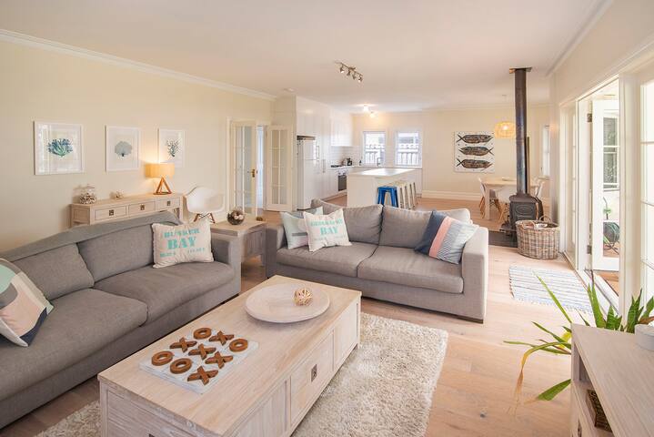 Stylish James St Retreat – Old Dunsborough gallery image 5