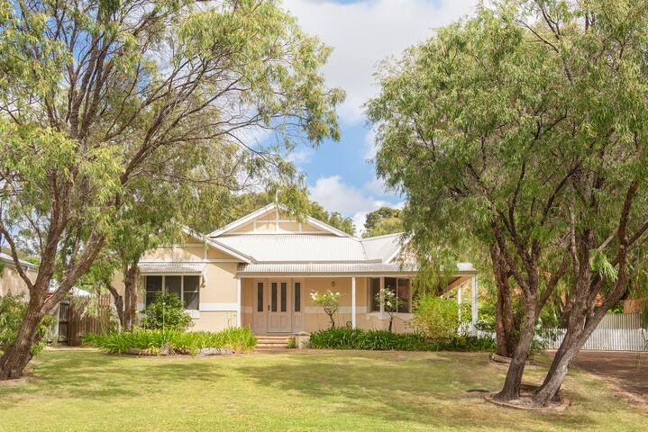 Stylish James St Retreat – Old Dunsborough