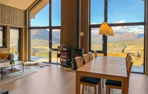 3 bedroom nice home in Bjorli