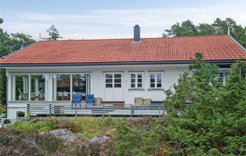 Lovely home in Grimstad