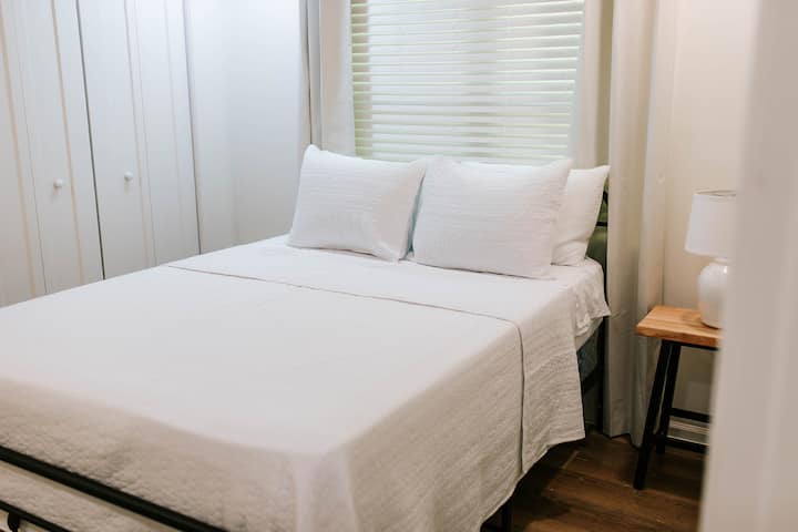 Kila chumba cha kulala kina kitanda kizuri cha malkia! 