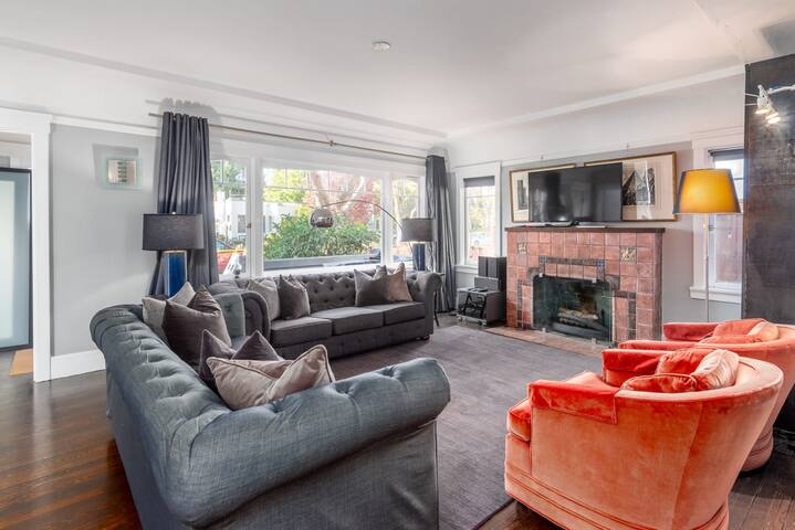 Spacious Palo Alto Home Near Downtown & Stanford