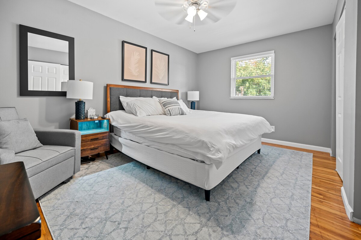 Camera da letto principale con sedia estraibile