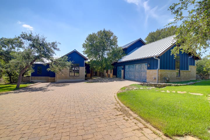 Pool & Covered Patios: Sprawling Austin Estate!