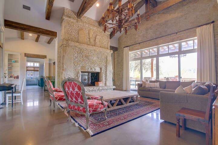 Pool & Covered Patios: Sprawling Austin Estate! gallery image 3