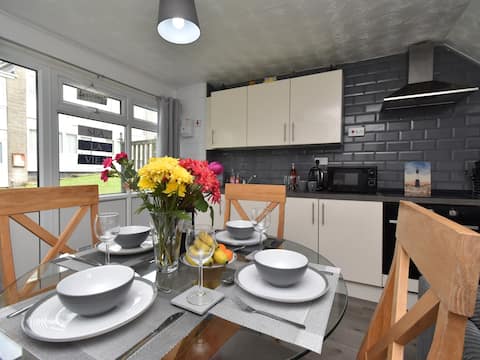2 Bed in Freshwater East (91445)