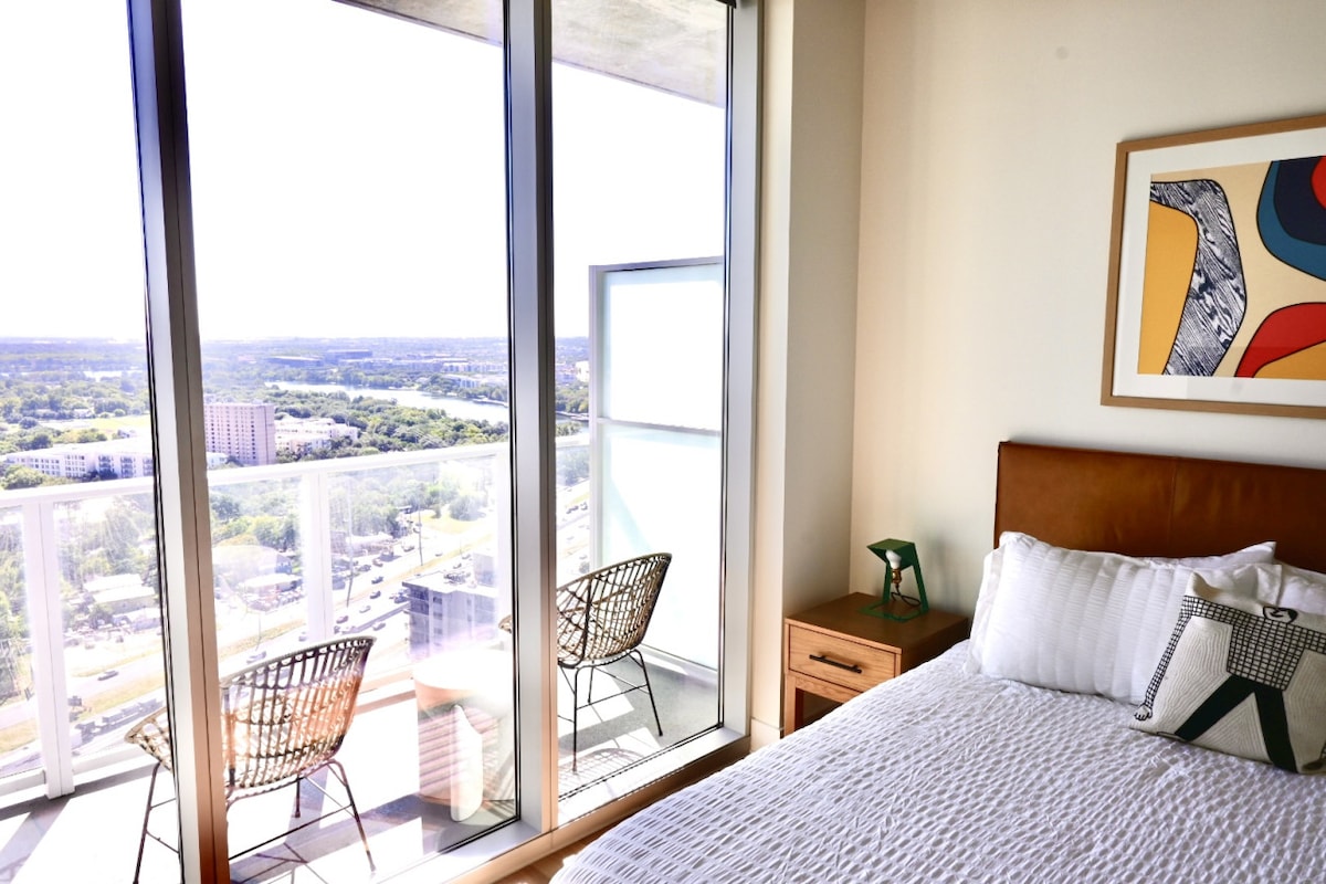 Luxury 1BR +Views+Rooftop Pool +Walk To Rainey St.