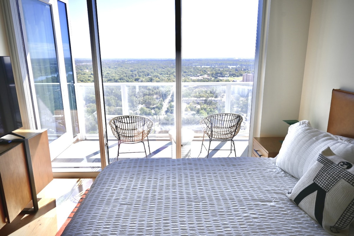Luxury 1BR +Views+Rooftop Pool +Walk To Rainey St.