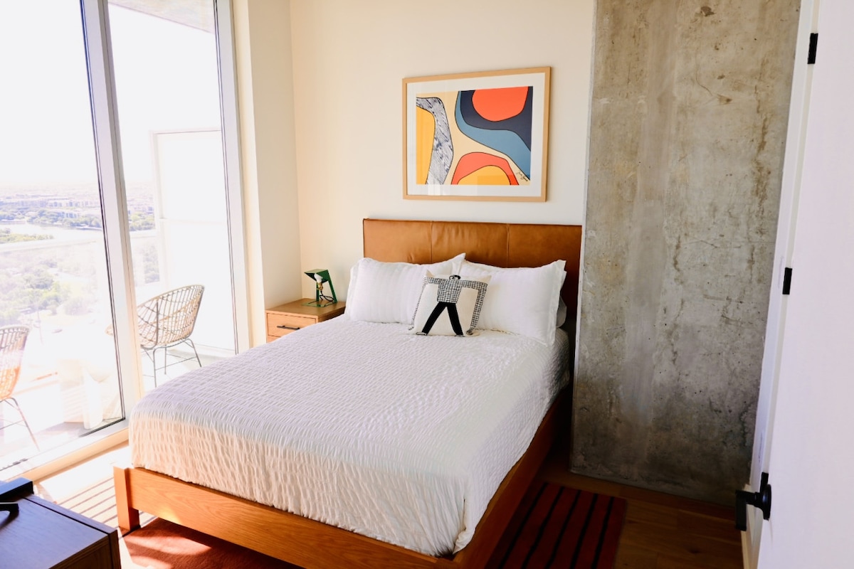 Luxury 1BR +Views+Rooftop Pool +Walk To Rainey St.