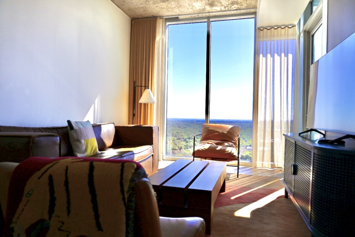 Luxury 1BR +Views+Rooftop Pool +Walk To Rainey St.