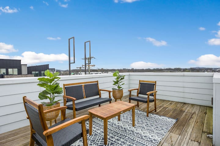 ~ Music City Views ~ Sleeps 24! 2 Homes!