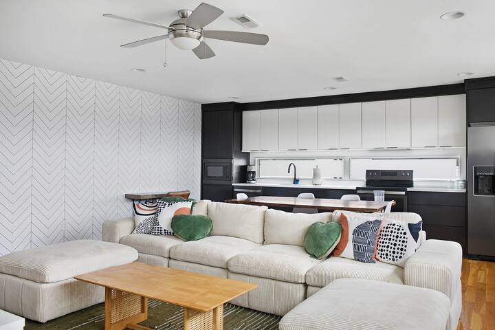 ~ Music City Views ~ Sleeps 24! 2 Homes! gallery image 4