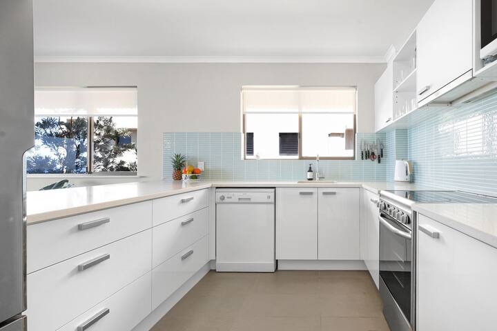 3 Kayannee, 5 Tingira Cres gallery image 4