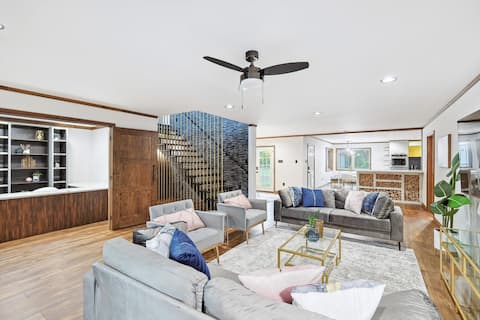 Russwood Acres Estate ft Gym, Cinema, Pool Table