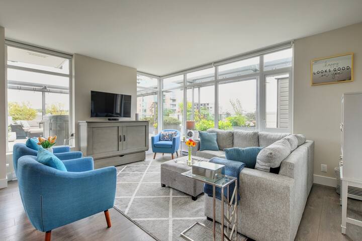 One-of-a-kind Condo w/ Private Terrace & Hot Tub gallery image 2