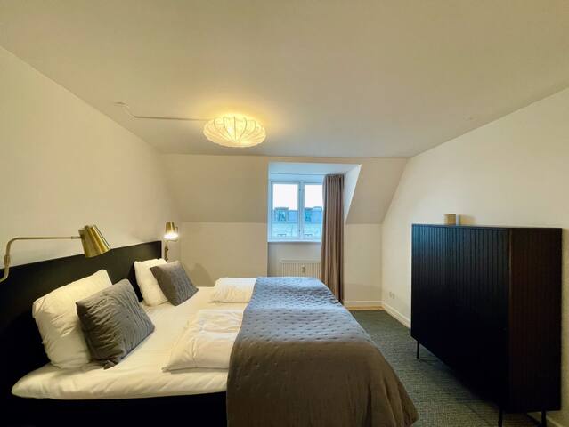 Cozy Duplex Apartment w/Jacuzzi and Balcony gallery image 2