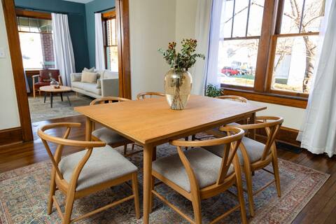 4 Bedroom Suite | Greenway | Food | Cocktails