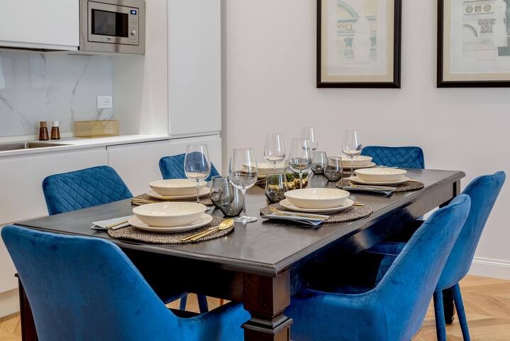 Central apartment near Santa Croce. Via Giraldi gallery image 3