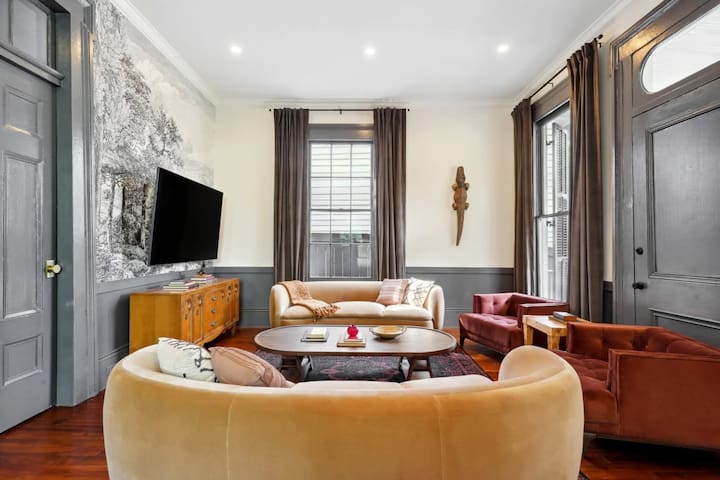 5 Bedroom Designer Home on Magazine | Pool & Spa