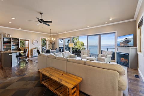 Spectacular Waterfront Getaway