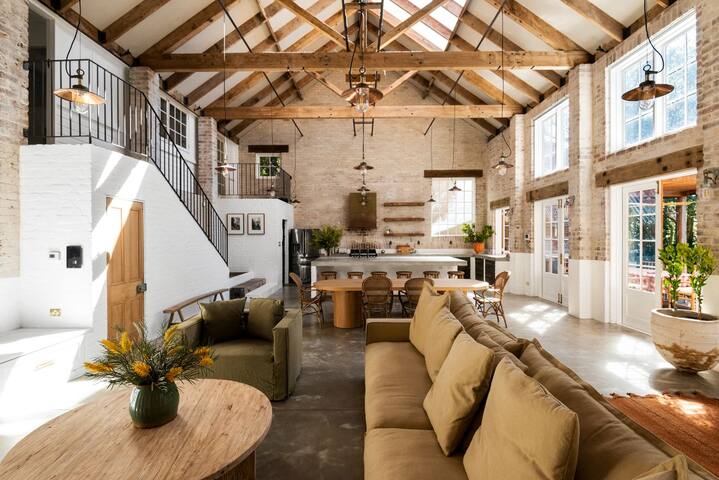 Angophora by Palm Beach Holiday Rentals gallery image 2