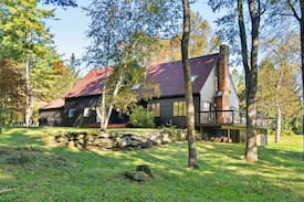 Stunning 6-BR Country Home 10-min to Catamount