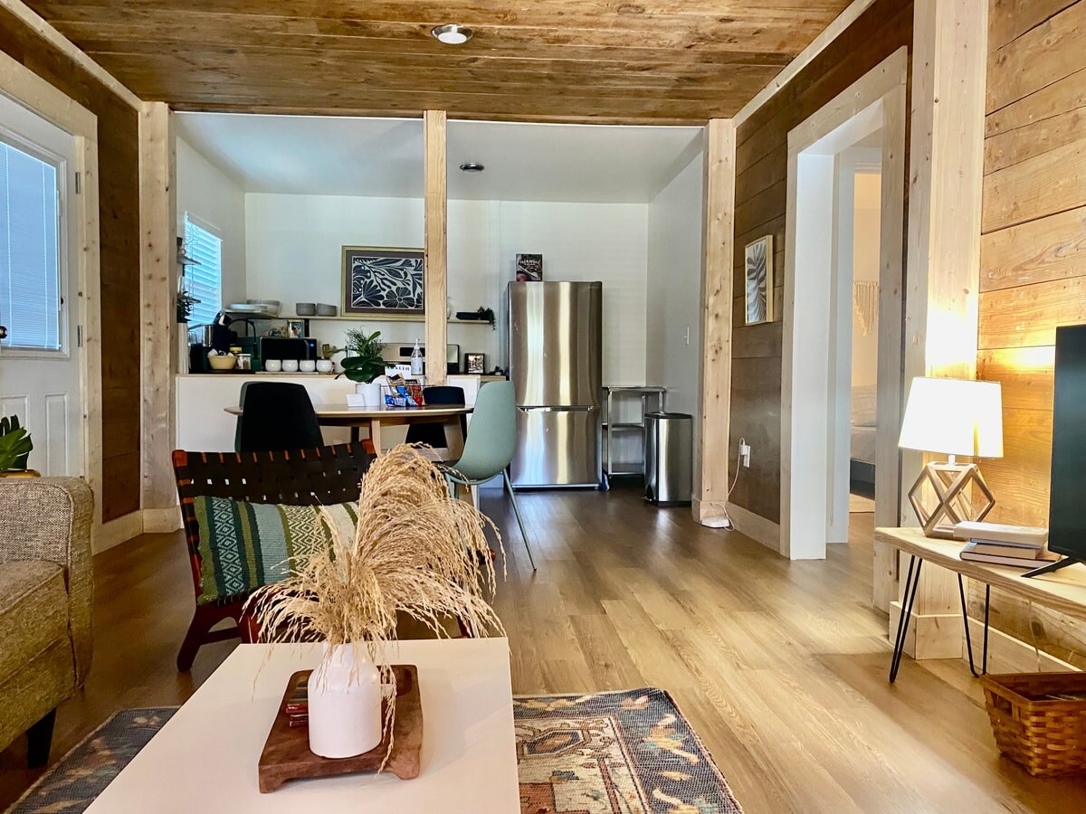 Pink Bungalow | Ideal Location | East Austin Stay