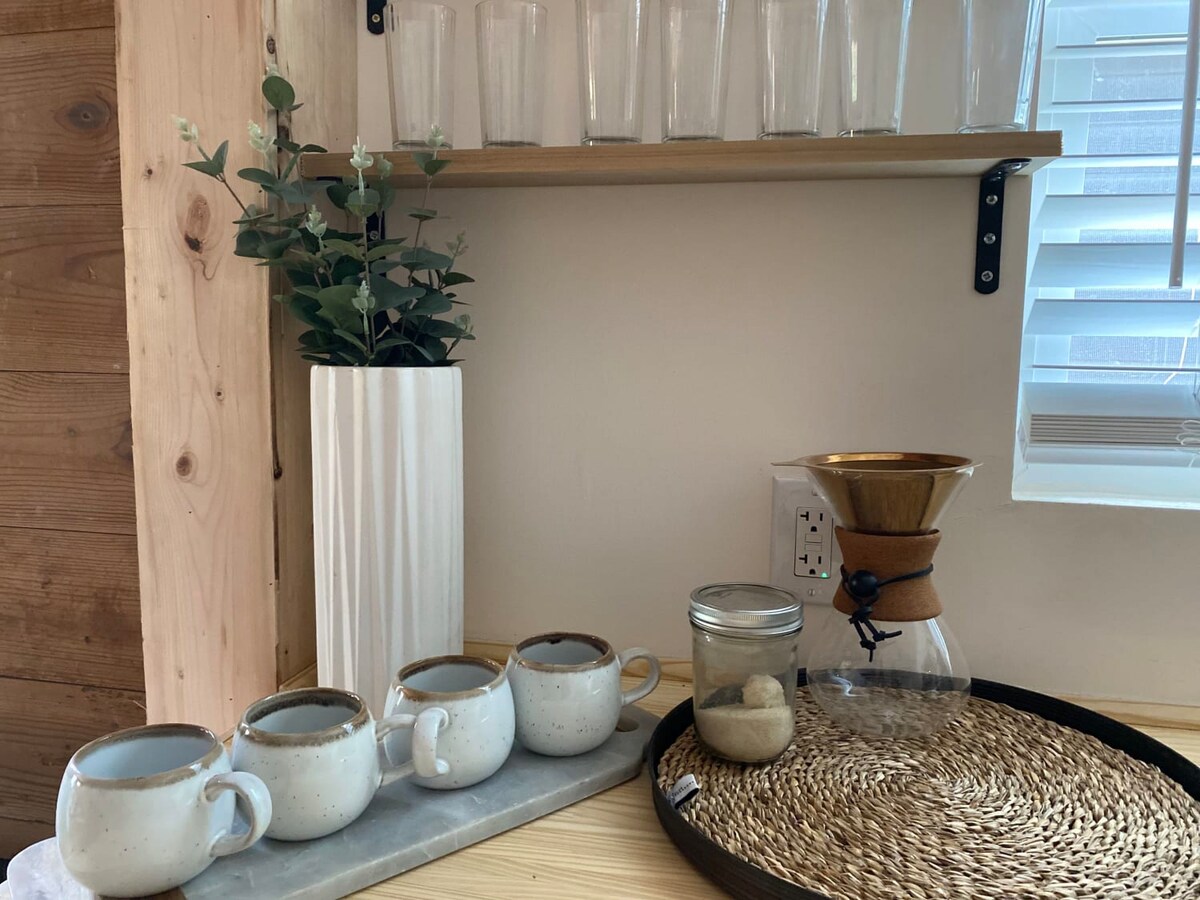 Pink Bungalow | Ideal Location | East Austin Stay