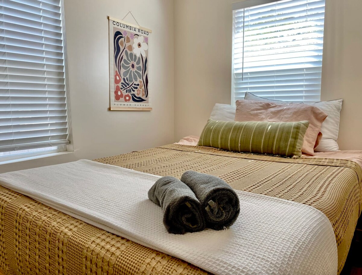 Pink Bungalow | Ideal Location | East Austin Stay