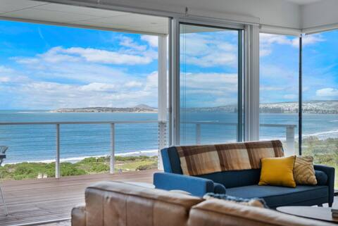 Premier sea-view location at Girt