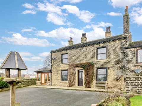 3 Bed in Greetland (90209)