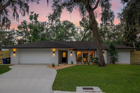 Luxury Oasis Home 3BR 2Bath with Heated Pool