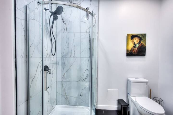 Royal Luxury & Splendor | rue Saint Denis Downtown gallery image 5