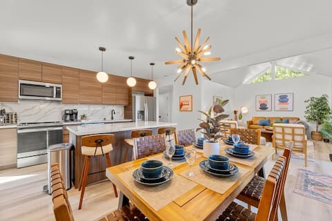 Mid-Century Modern-GameRoom-Pool-Hot Tub-Sleeps10