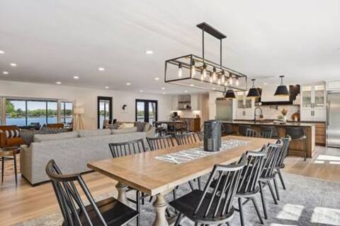 Luxury Cowdry Cottage Lake Home