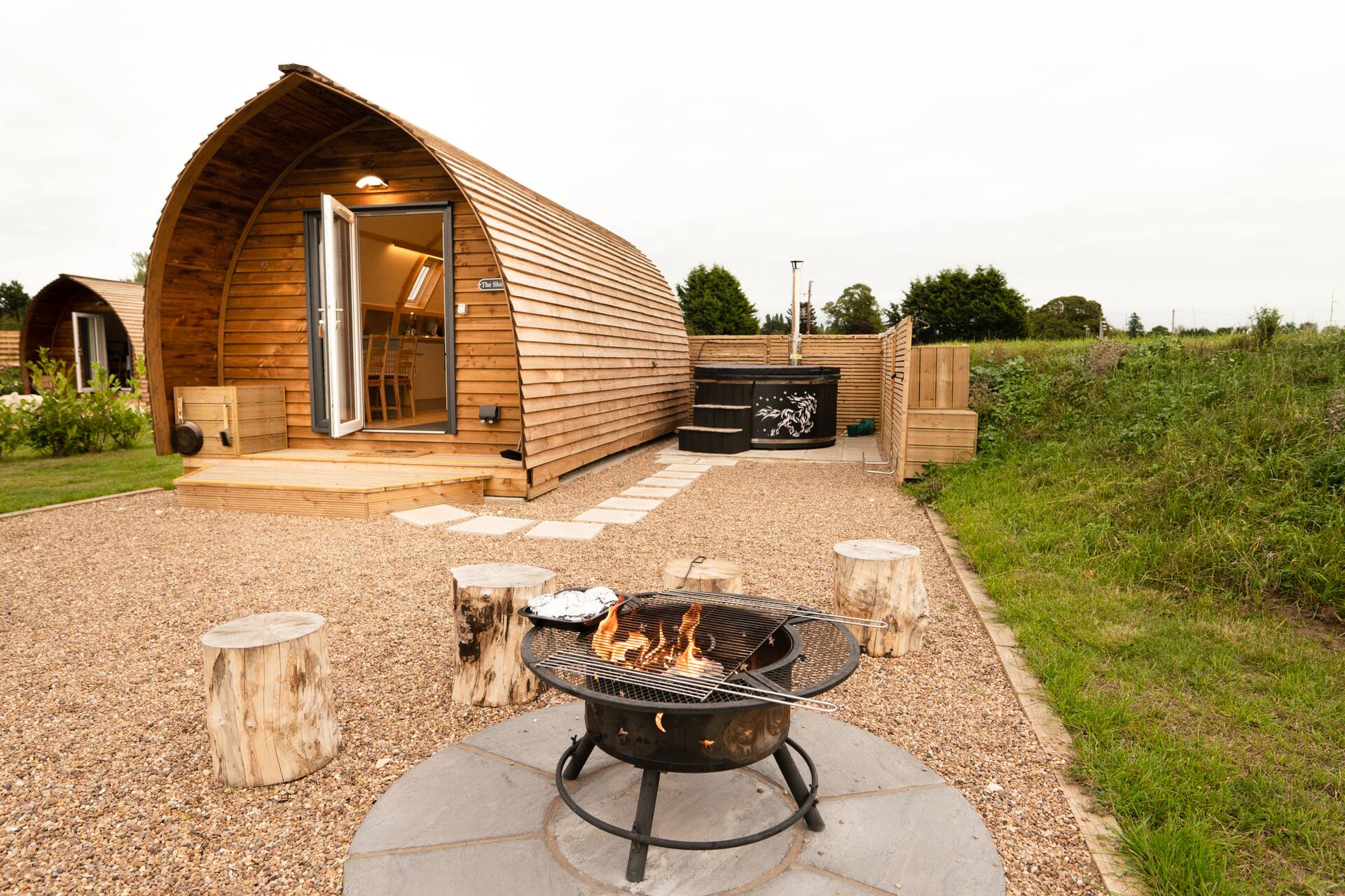 Cosy Cabin with Wood Fired Hot Tub