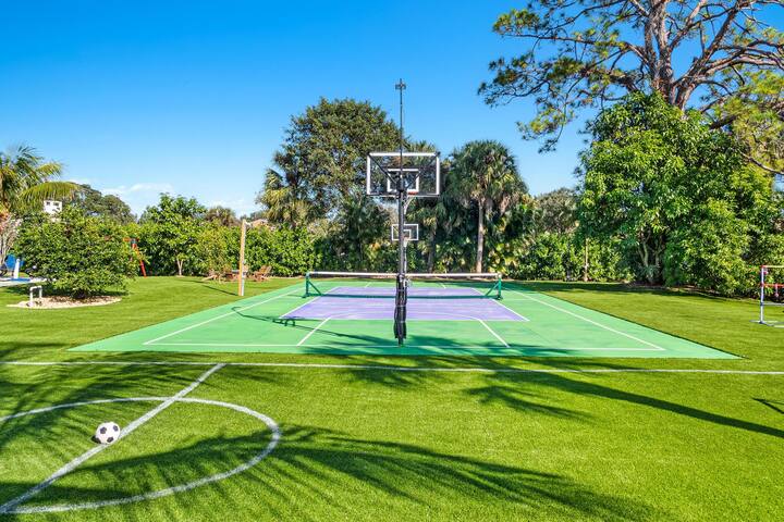 Luxurious 7-Bedroom Villa with Pool & Games gallery image 5