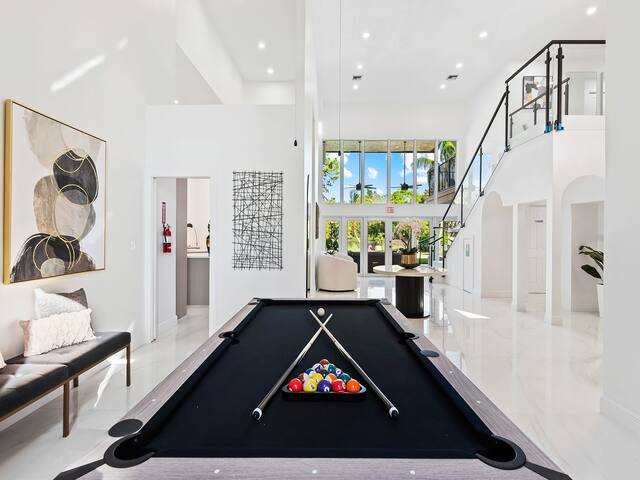 Luxurious 7-Bedroom Villa with Pool & Games gallery image 4