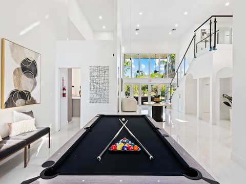 Luxurious 7-Bedroom Villa with Pool & Games