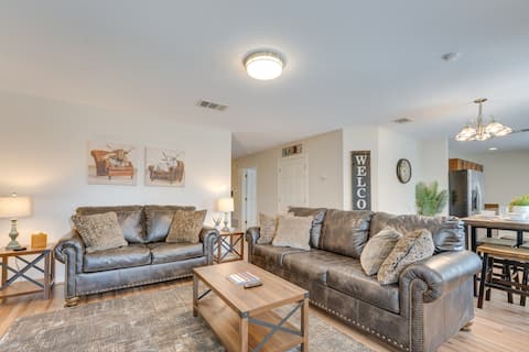 Sunny Universal City Home ~ 18 Mi to San Antonio!