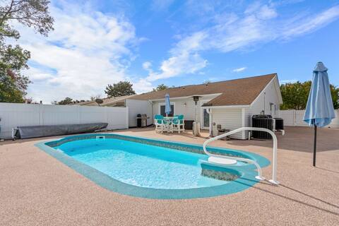 Private Pool  Luxe Golf Cart (By Beach Star)